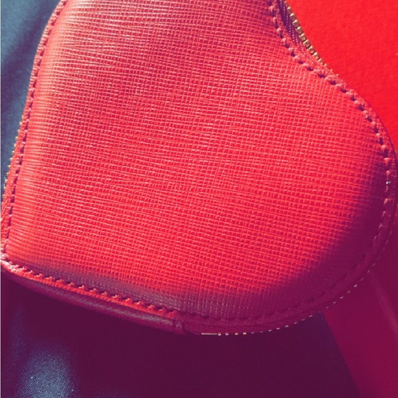 (RARE) Salvatore Ferragamo heart shaped clutch - limited edition - brand new - Picture 3 of 6